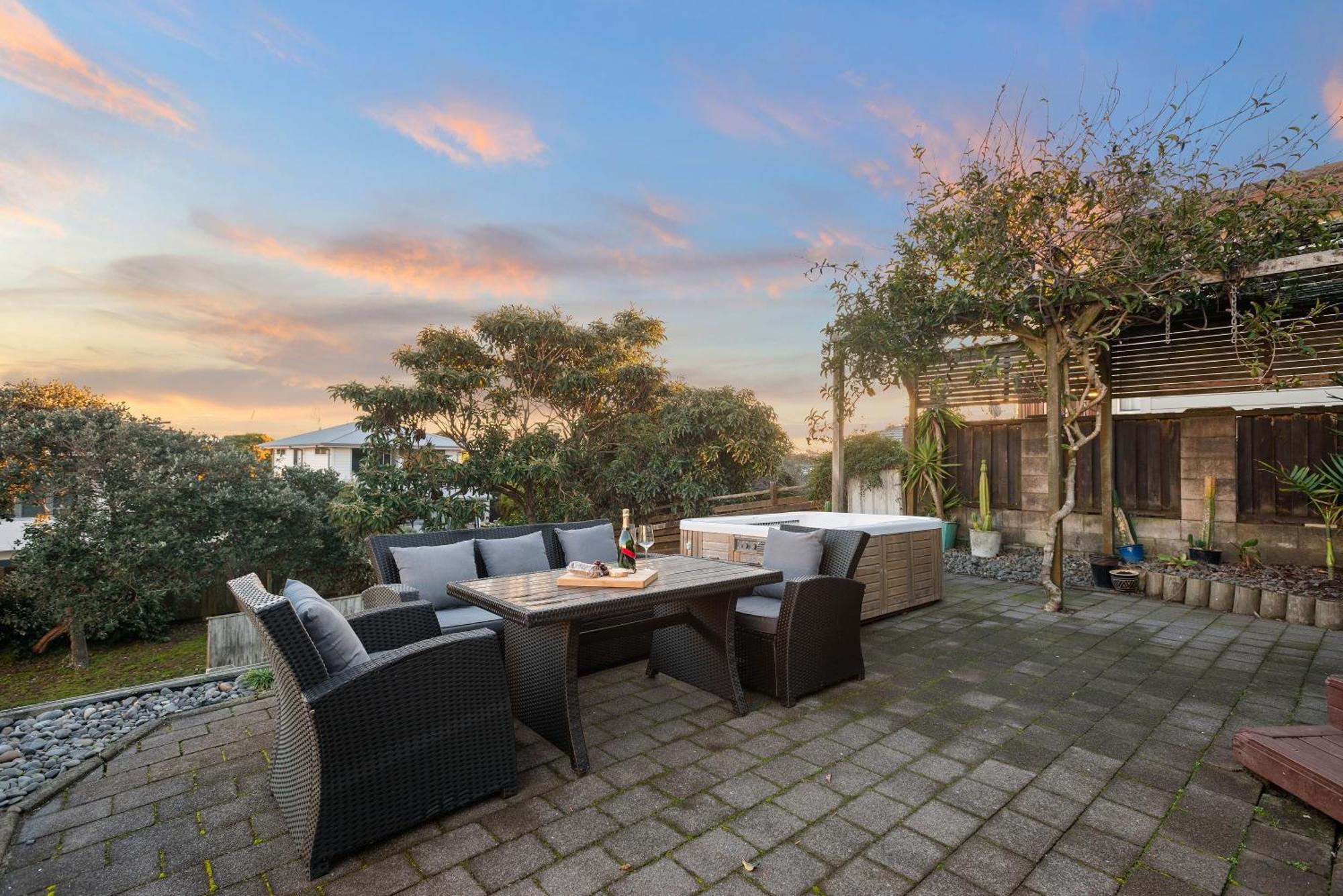 Ultimate Beach Location Mount Maunganui Exterior photo